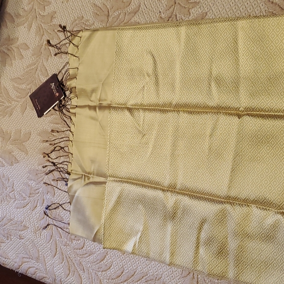scarf. Pure silk ARTISANS ANGKOR - Picture 3 of 10